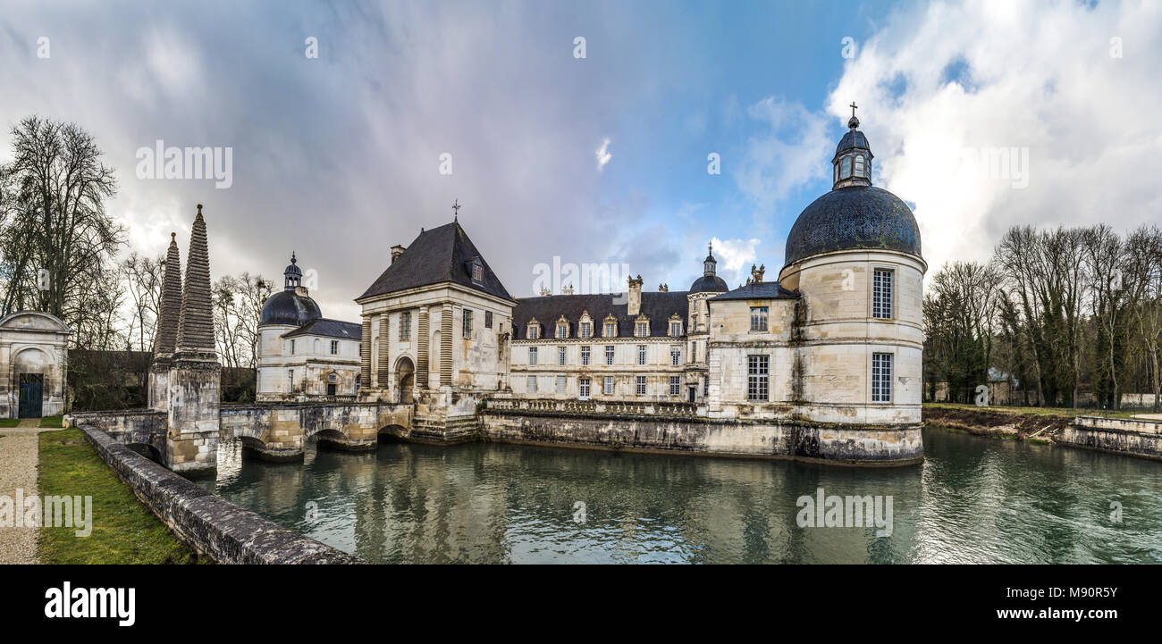 Castle of tanlay hi-res stock photography and images - Alamy