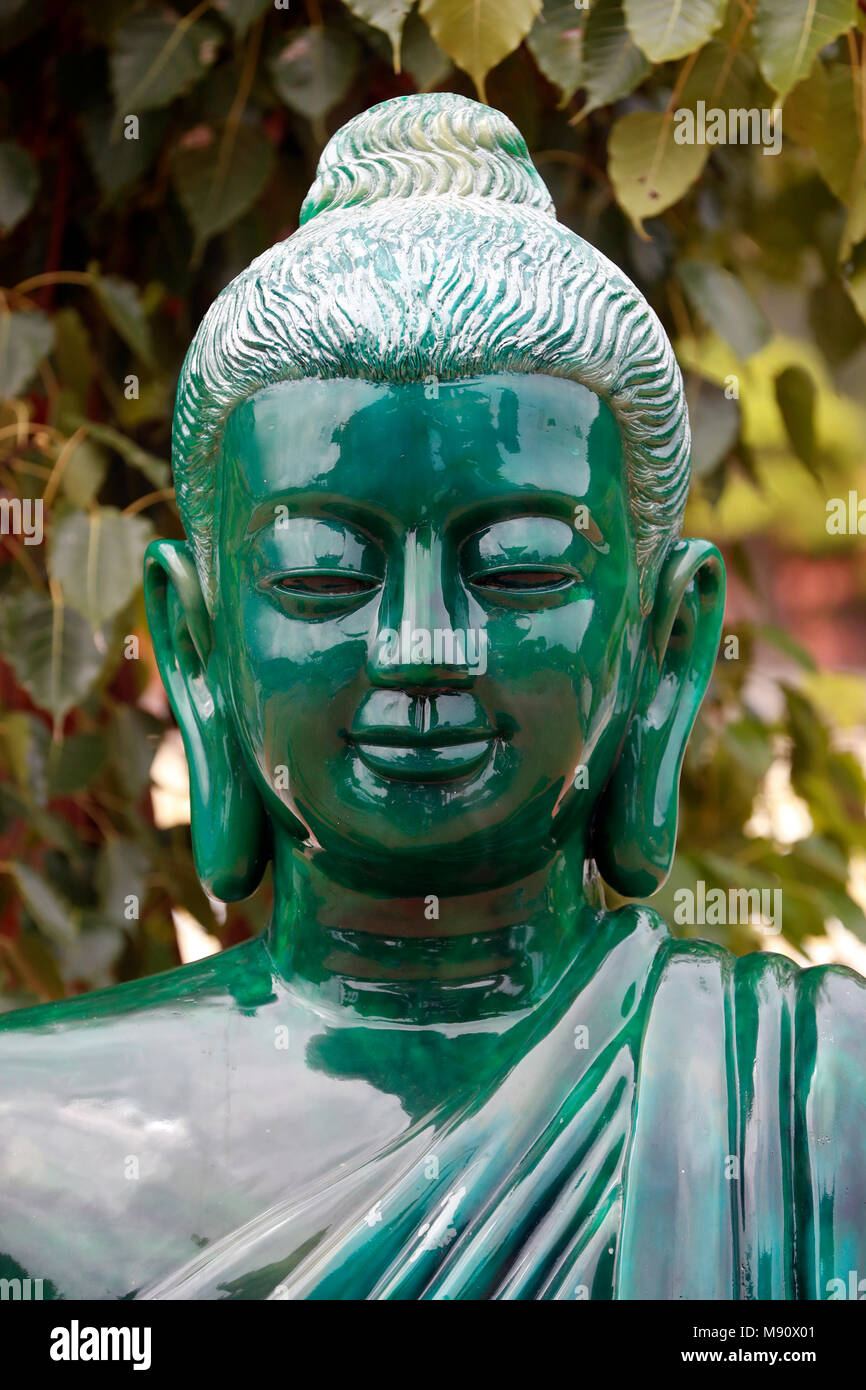 Jade statue hi-res stock photography and images - Alamy