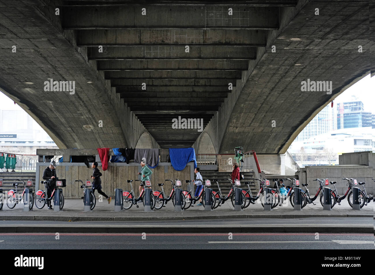 Runners under Waterloo Bridge in London Stock Photo Alamy