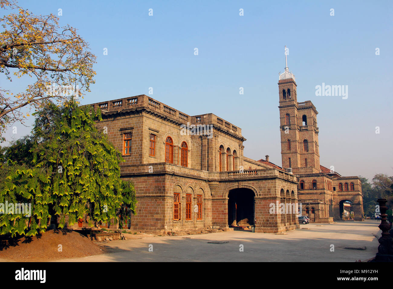 Savitribai Phule Pune University, Main building at Pune Stock Photo