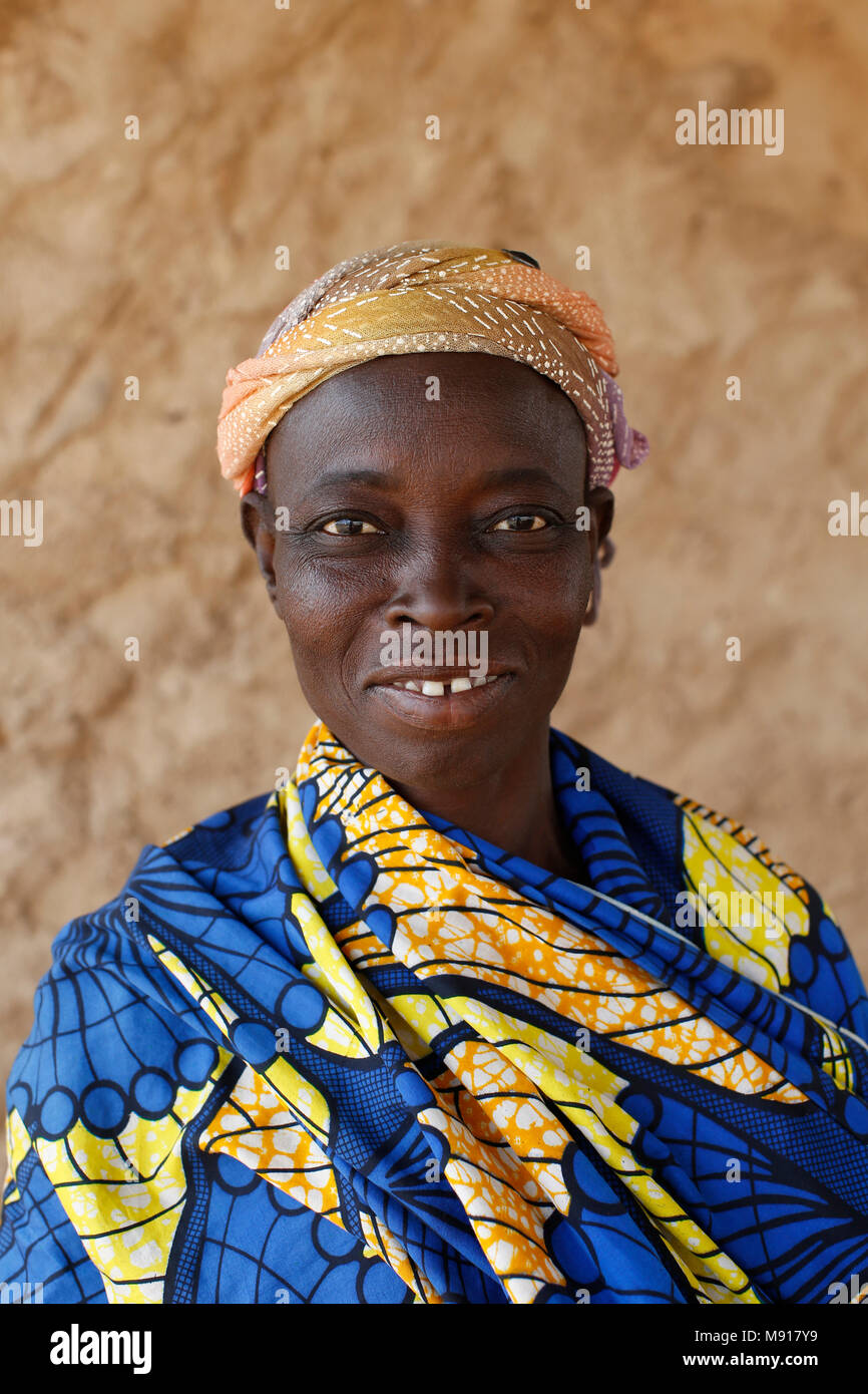 Portrait femme africaine village hi-res stock photography and images ...