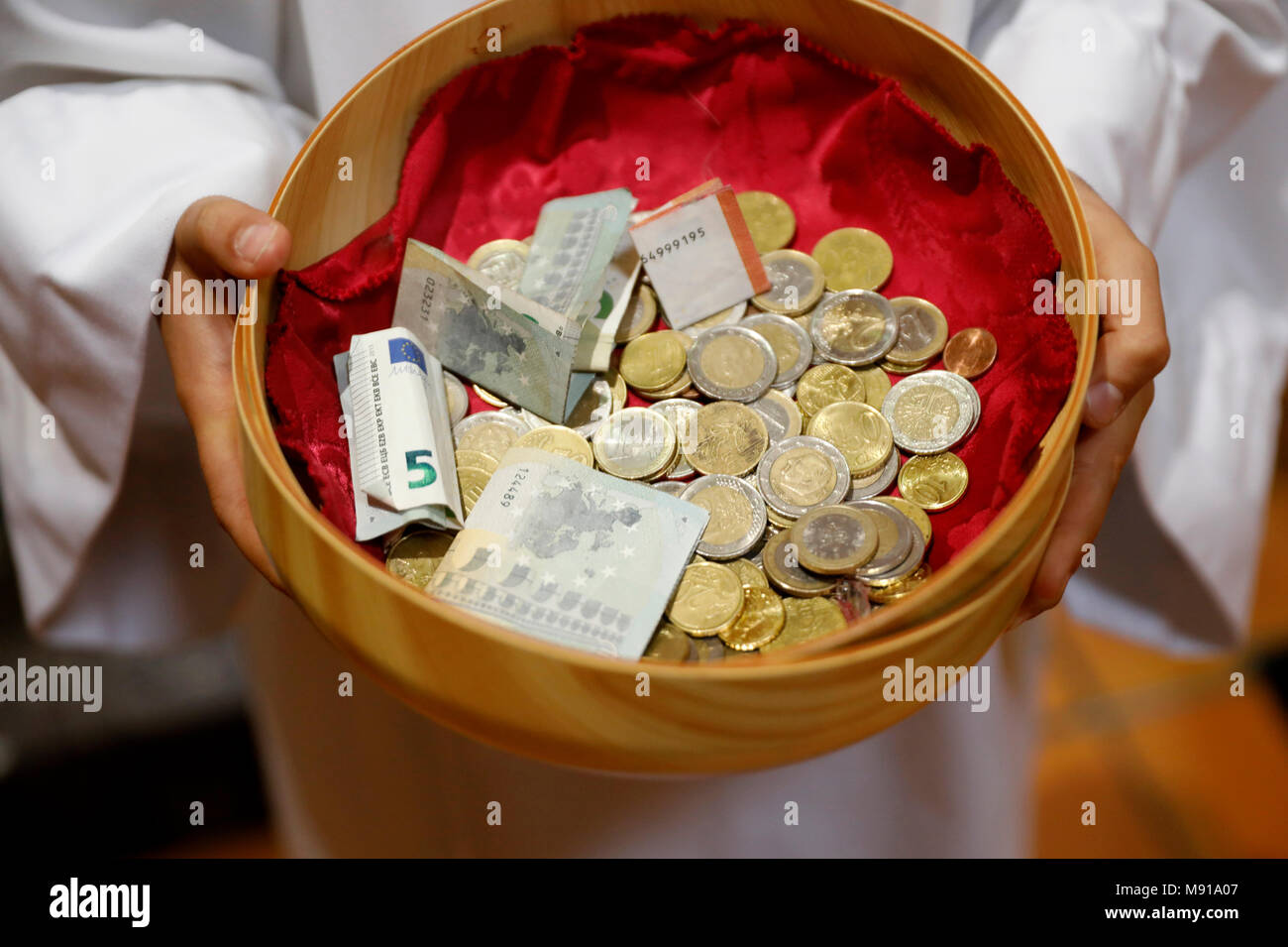 Billet euros hi-res stock photography and images - Alamy