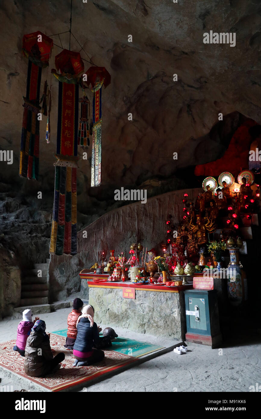Tam Thanh cave. Thanh Thien taoist pagoda. Taoism worshippers.  Lang Son. Vietnam. Stock Photo