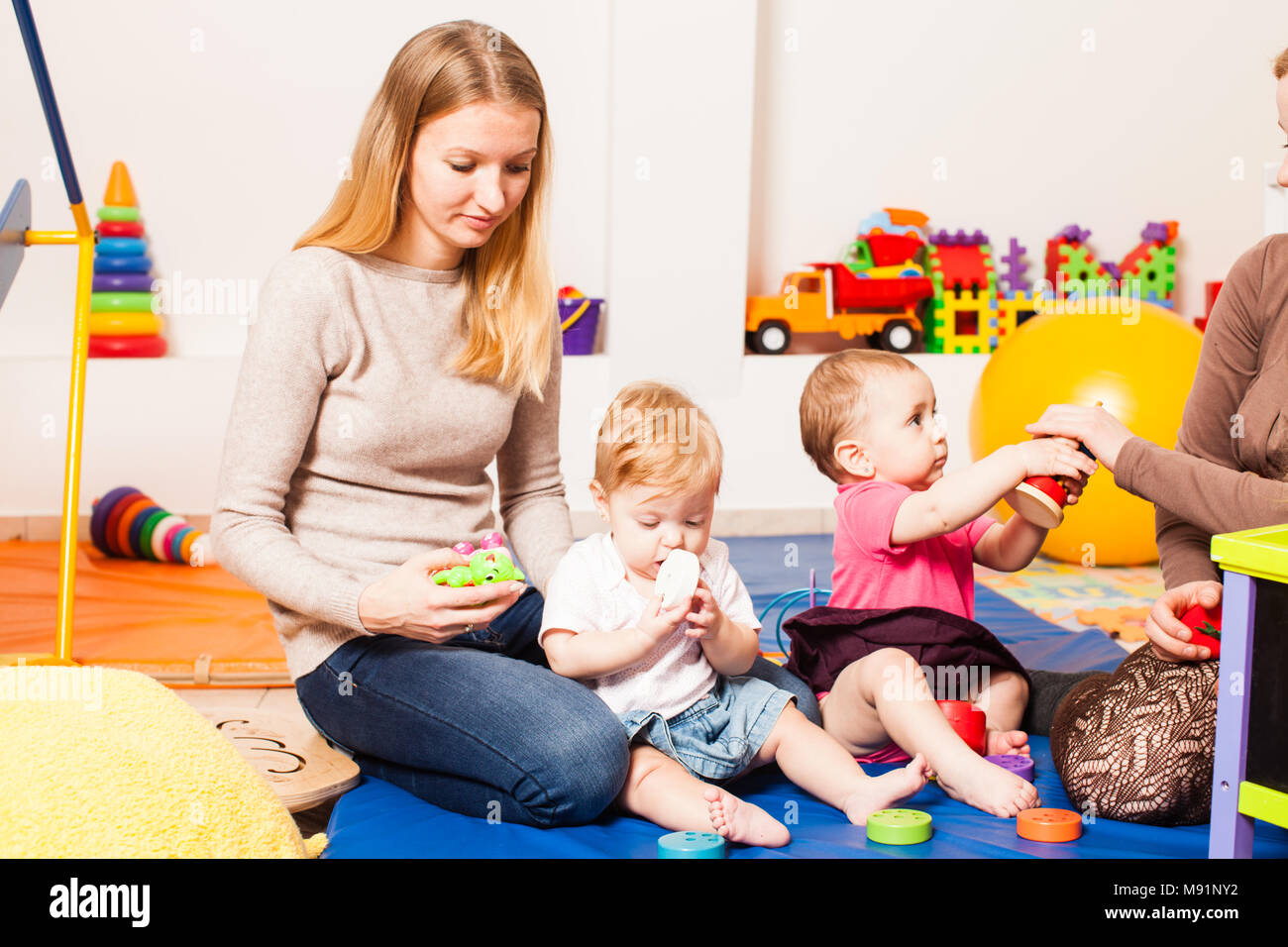 Mothe baby hi-res stock photography and images - Alamy