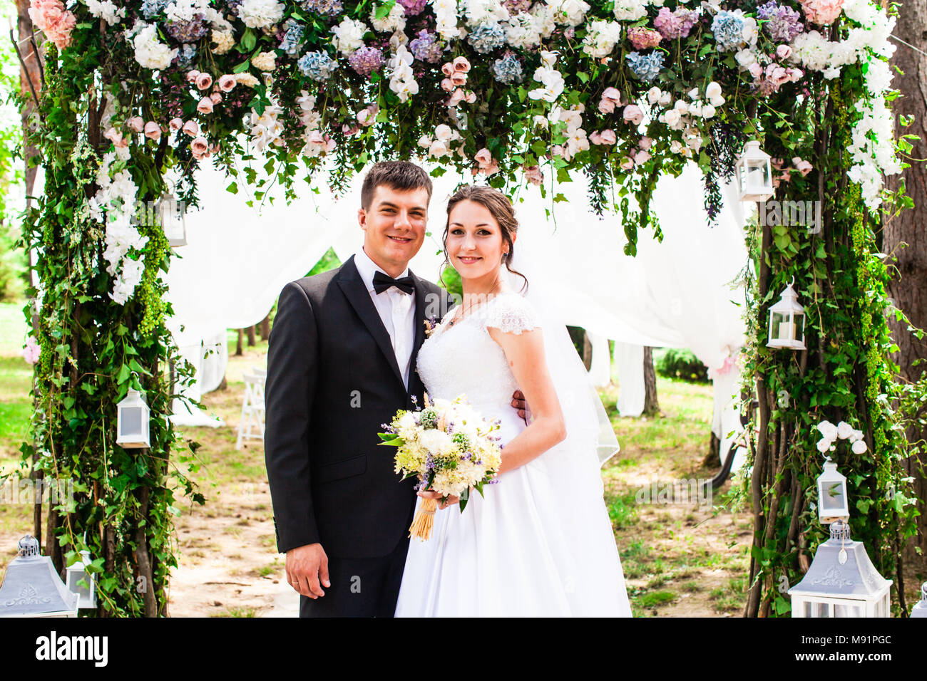 Wedding couple outdoor Stock Photo - Alamy