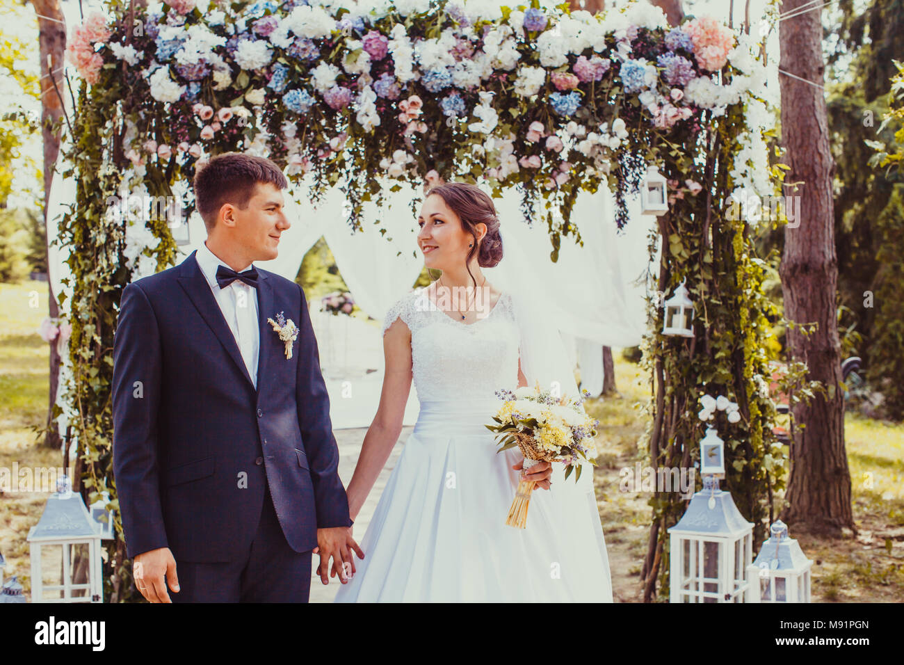Wedding couple outdoor Stock Photo - Alamy