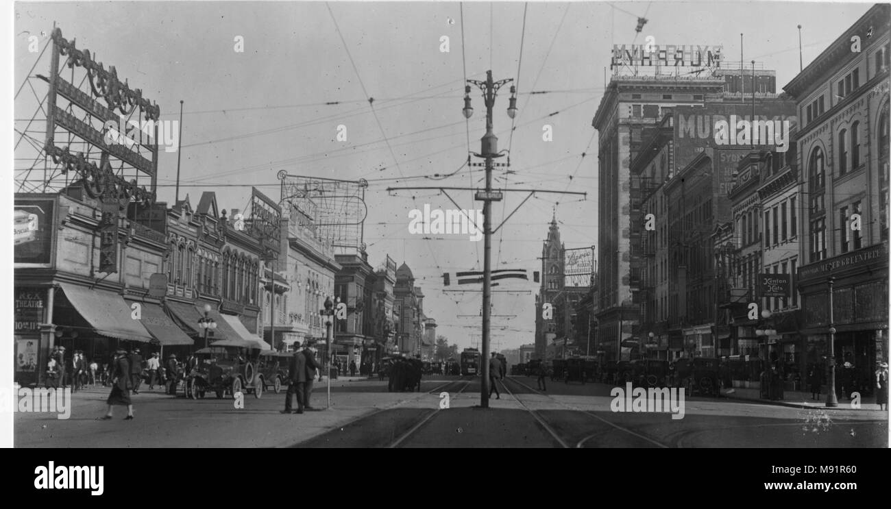 7th and Broad Street, looking east, 1922. Richmond, Virginia Stock Photo