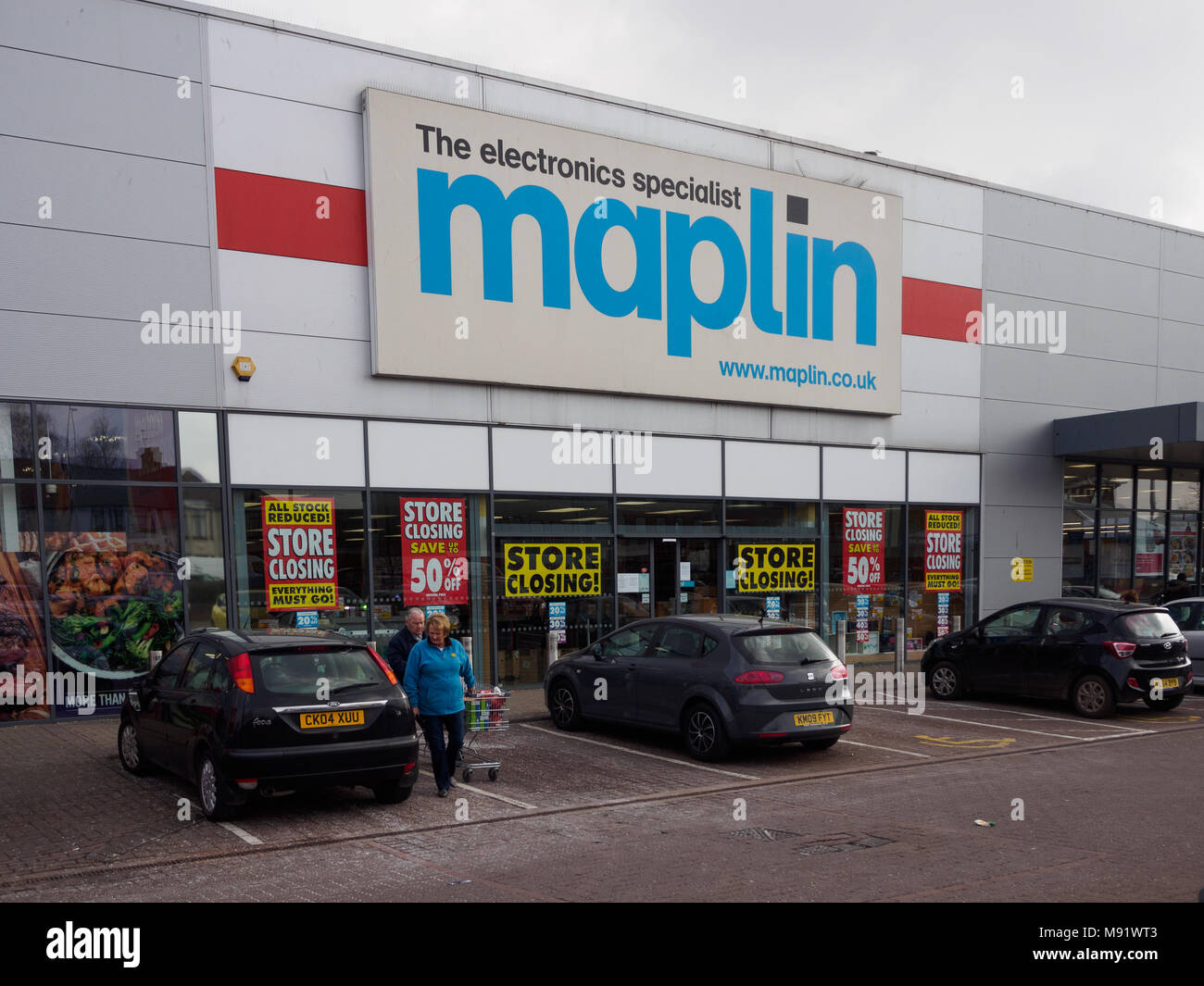 Cardiff, Wales UK - March 21 2018: Maplin store in Cardiff offer heavy discounts to customers before closing down. Stock Photo