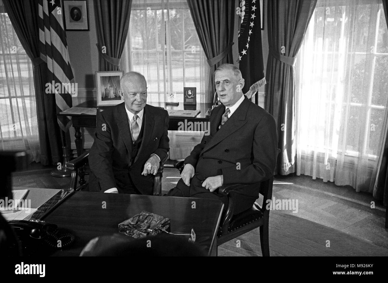 Washington, District of Columbia, USA. 25th Apr, 1960. United States President Dwight D. Eisenhower, left, meets President Charles de Gaulle of France in the Oval Office of the White House in Washington, DC on April 25, 1960.Credit: Benjamin E. ''Gene'' Forte/CNP Credit: Benjamin E. ''Gene'' Forte/CNP/ZUMA Wire/Alamy Live News Stock Photo