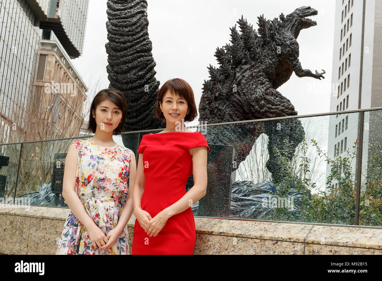 (L to R) Japanese actresses Minami Hamabe and Yasuko Sawaguchi, pose(01)