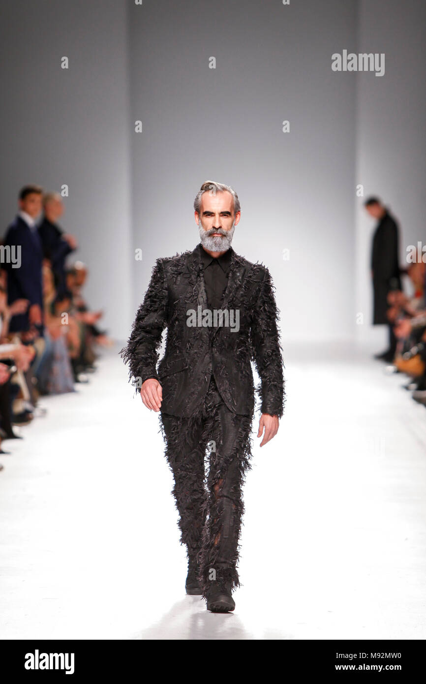 Cat walk runway hi-res stock photography and images - Alamy