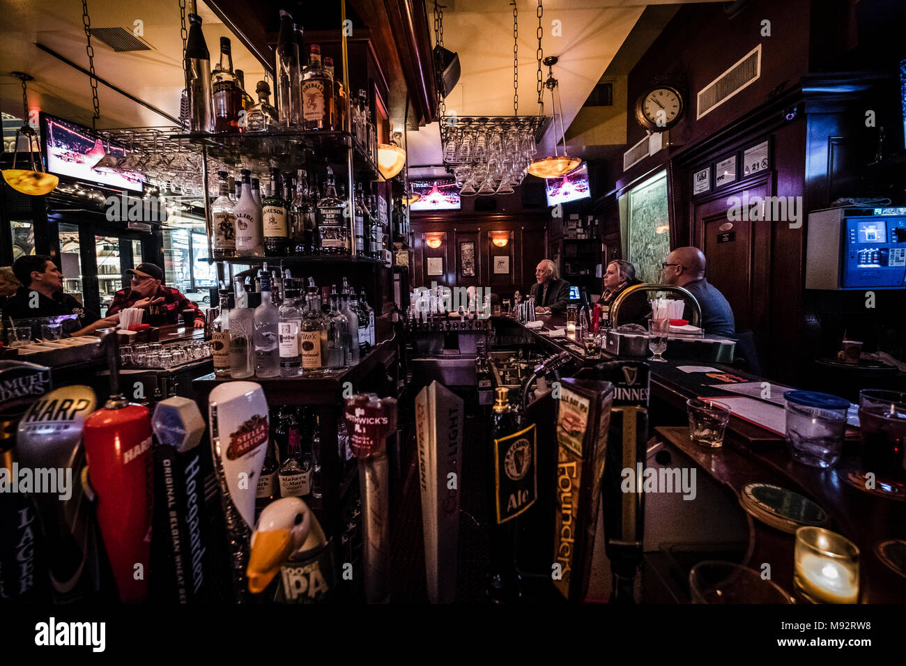 bar in a traditional style pub at lower manhattan, new york Stock Photo Alamy
