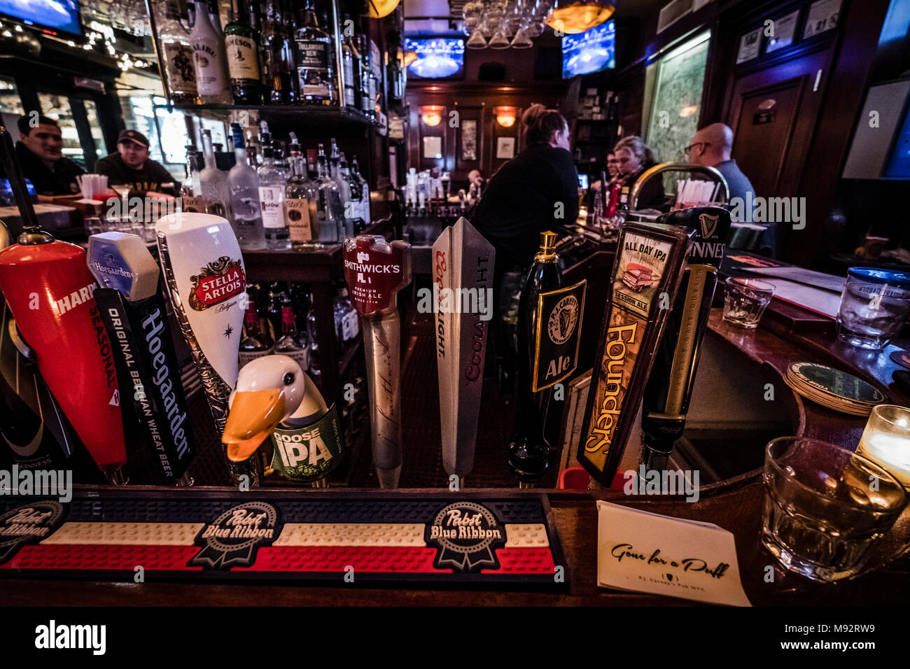 bar in a traditional style pub at lower manhattan, new york Stock Photo Alamy