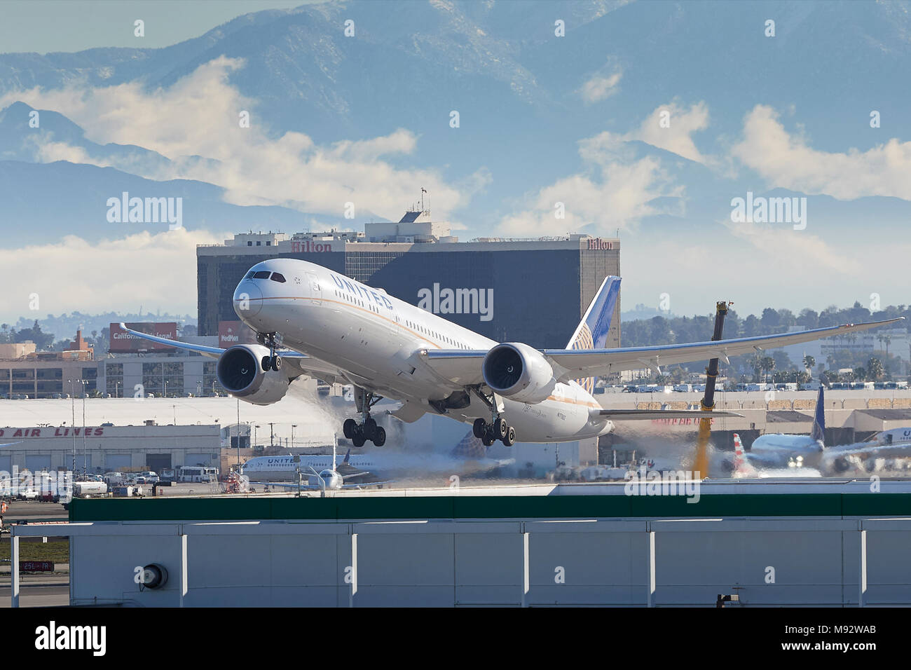 United Boeing Dreamliner Hi res Stock Photography And Images Alamy united-boeing-dreamliner-hi-res-stock-photography-and-images-alamy
