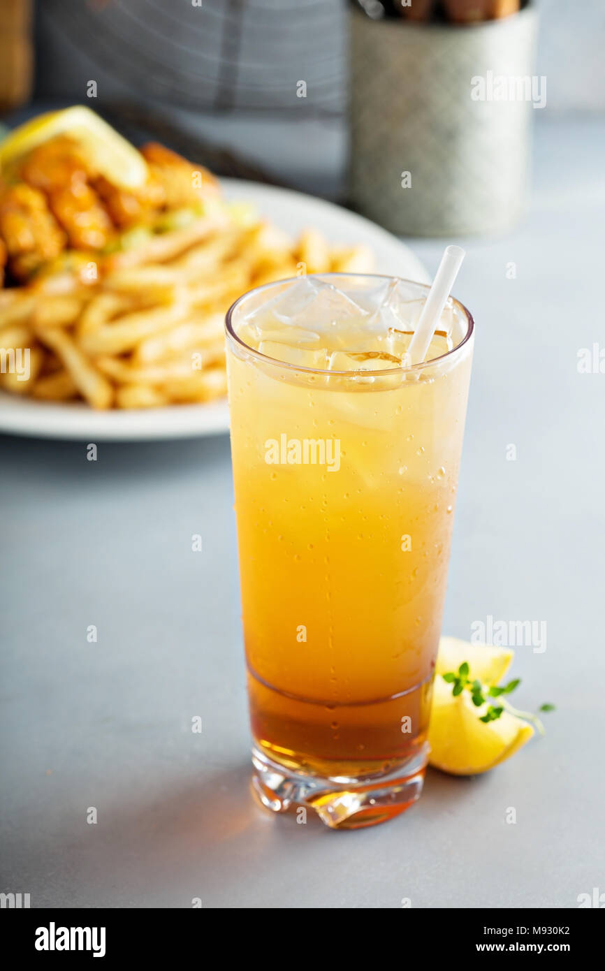 Arnold palmer cocktail with sweet tea and lemonade Stock Photo - Alamy