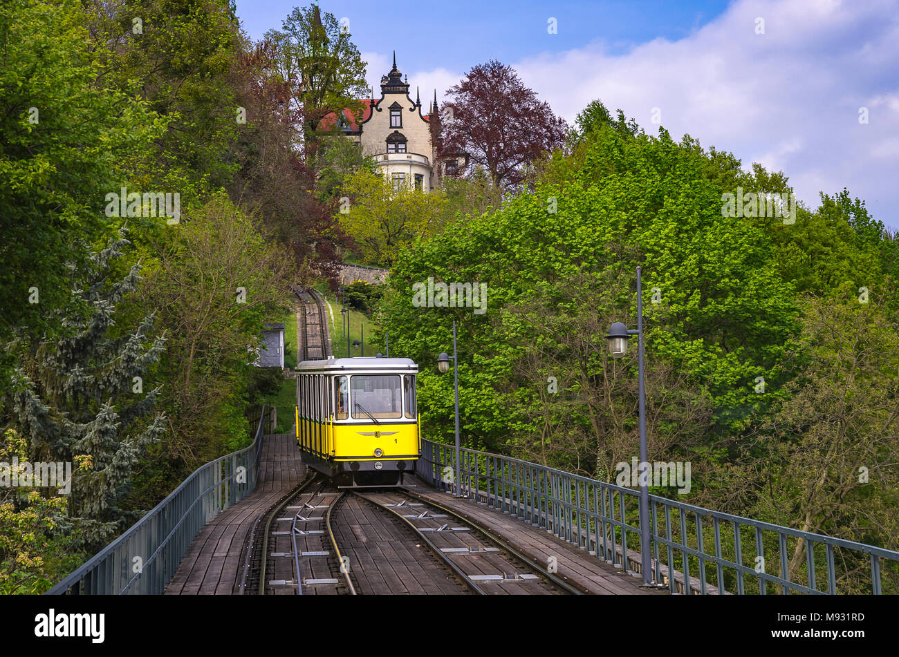 A coach of the funicular railway goes downhill, Dresden, Saxony, Germany. Talfahrt der Standseilbahn in Dresden, Sachsen, Deutschland. Stock Photo