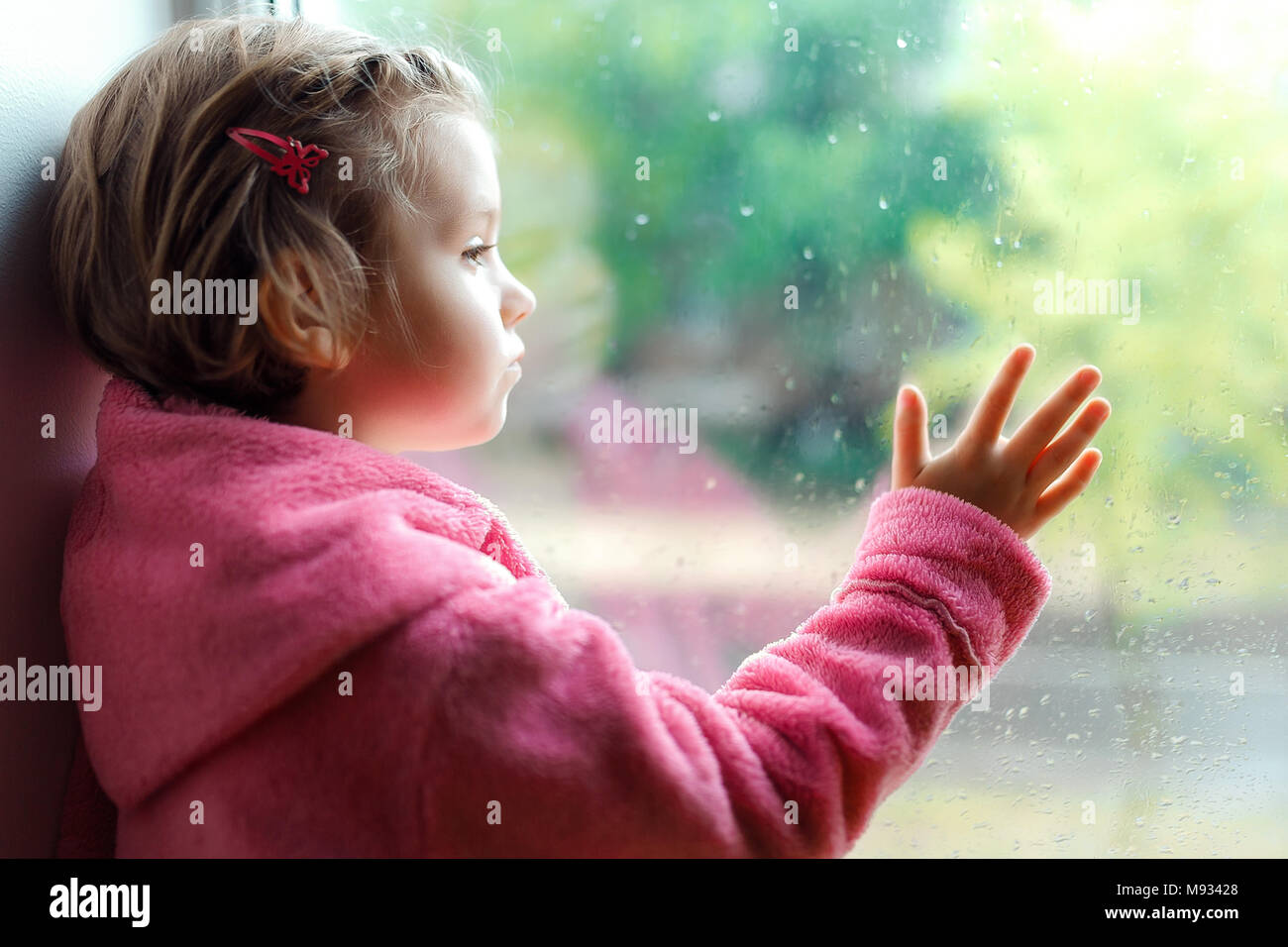 Page 6 Girl Hand Rain Window High Resolution Stock Photography And Images Alamy