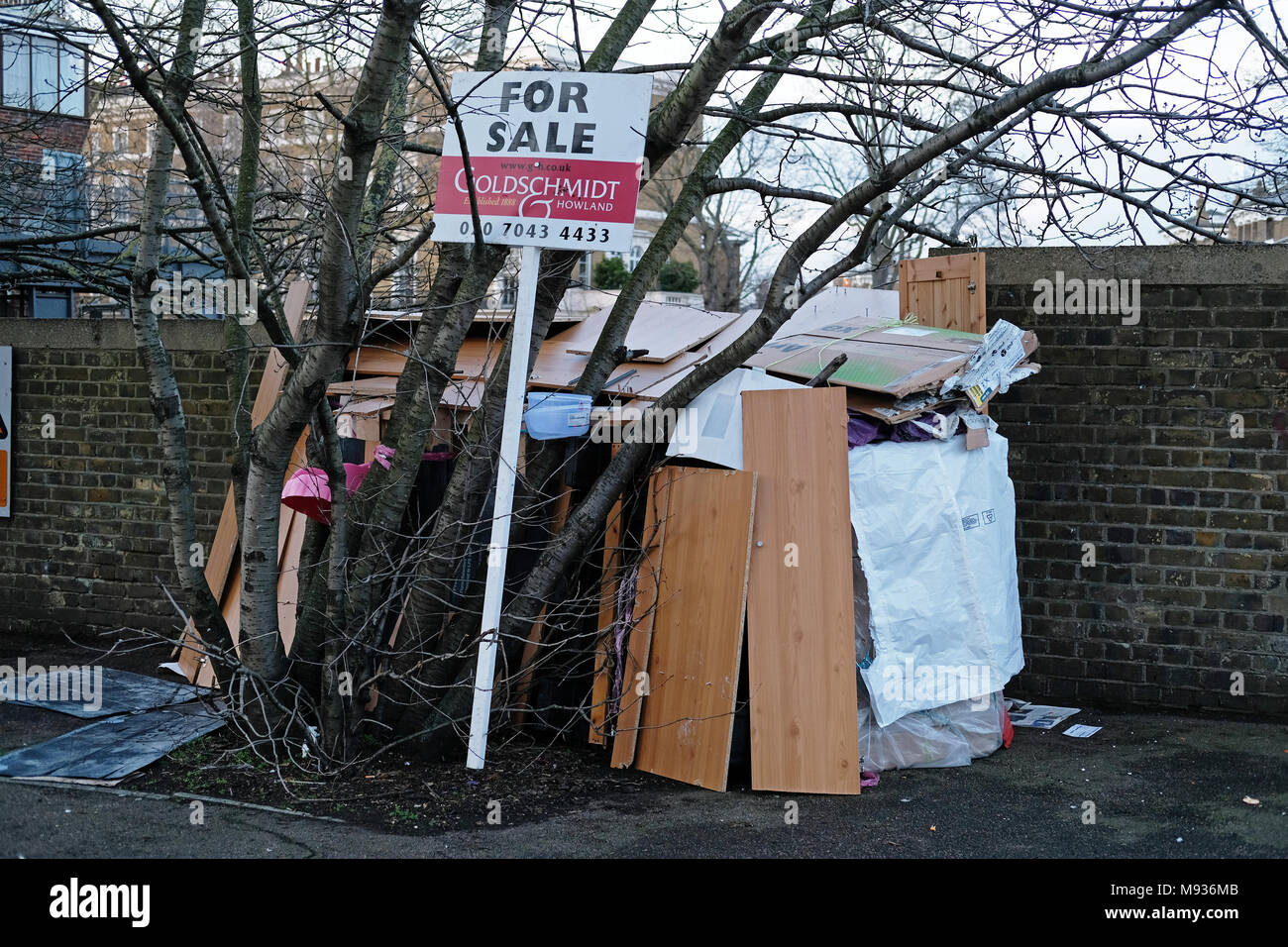 A hand-built shelter in North London Stock Photo