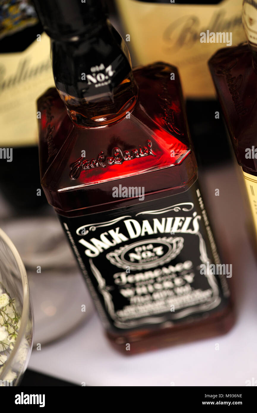 Tennessee whiskey, alcohol, drunkenness, percentages, negative, side