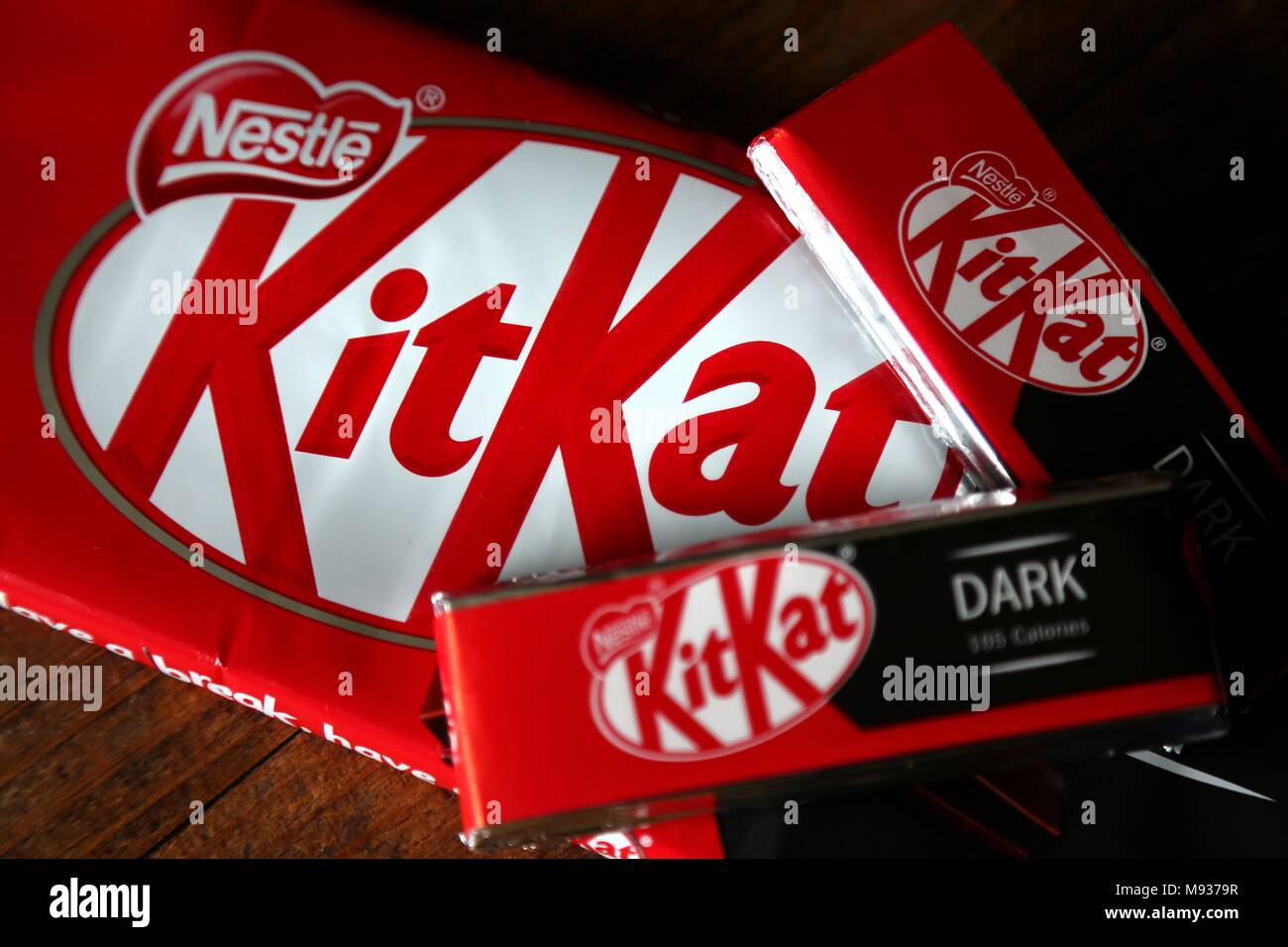 Nestle kit kat dark chocolate bar hires stock photography and images