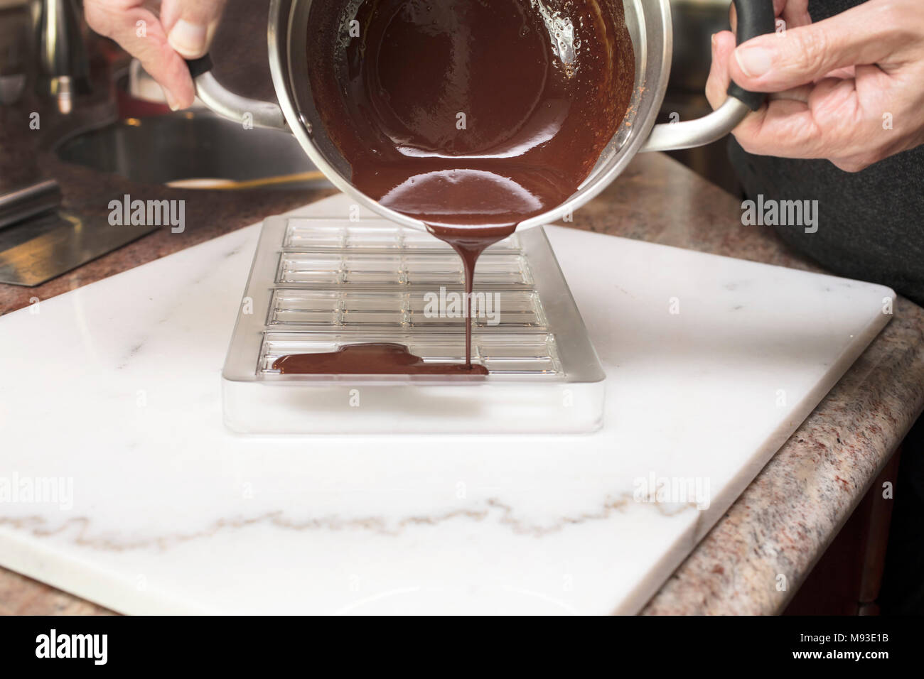 Preparation of dark chocolate bars made from scratch using cacao butter