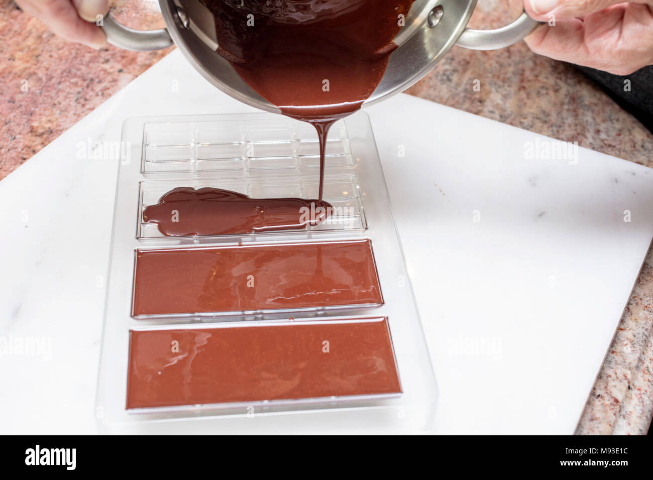 Preparation of dark chocolate bars made from scratch using cacao butter