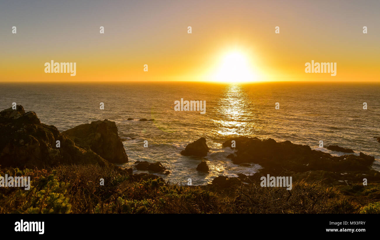 Sunset over the Pacific Ocean - Big Sur, California Stock Photo - Alamy
