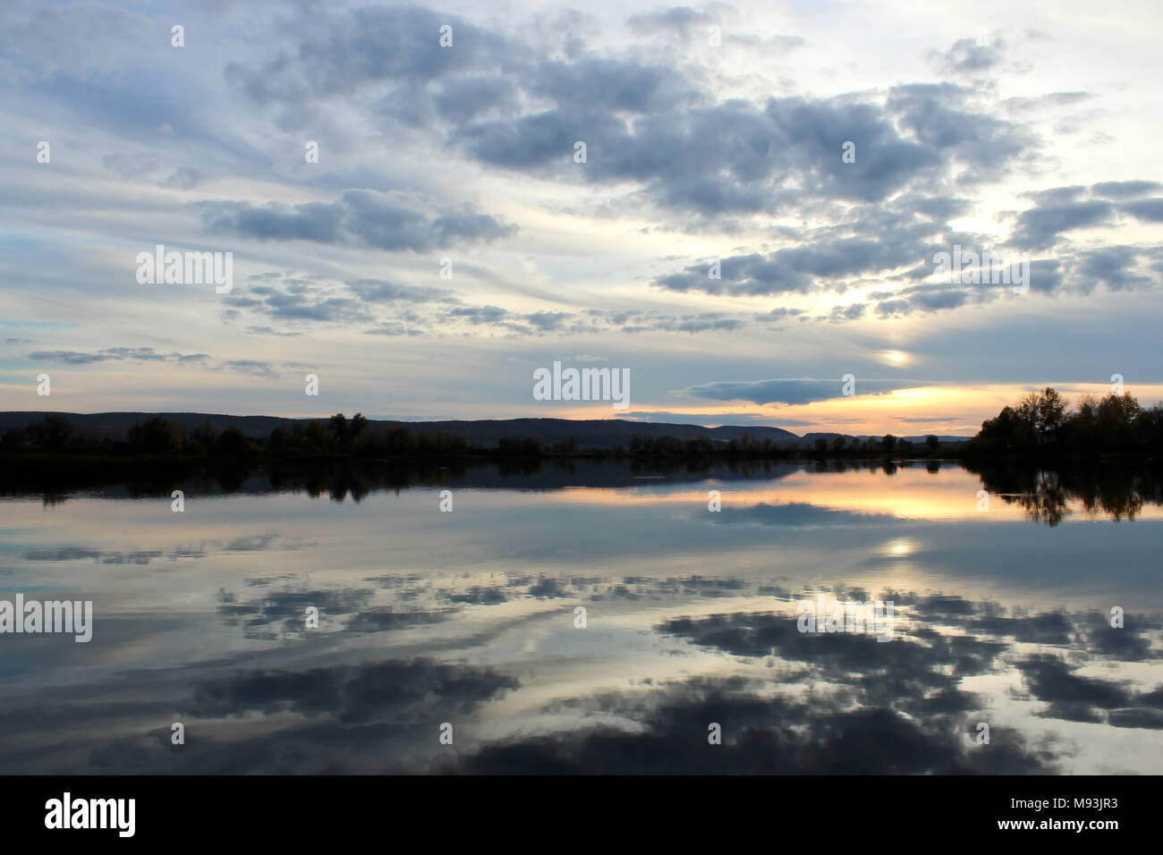Sky reflected in river hi-res stock photography and images - Alamy