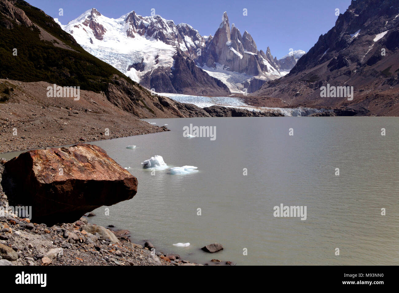 Argentine, Patagonie, Glacier de Piedra Blanca, Massif du Fitz Roy *** Fitz  Roy mountain, Piedra Blanca glacier, Patagonia, Argentina Stock Photo -  Alamy