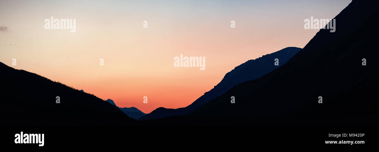 The mountains at dawn hi-res stock photography and images - Alamy
