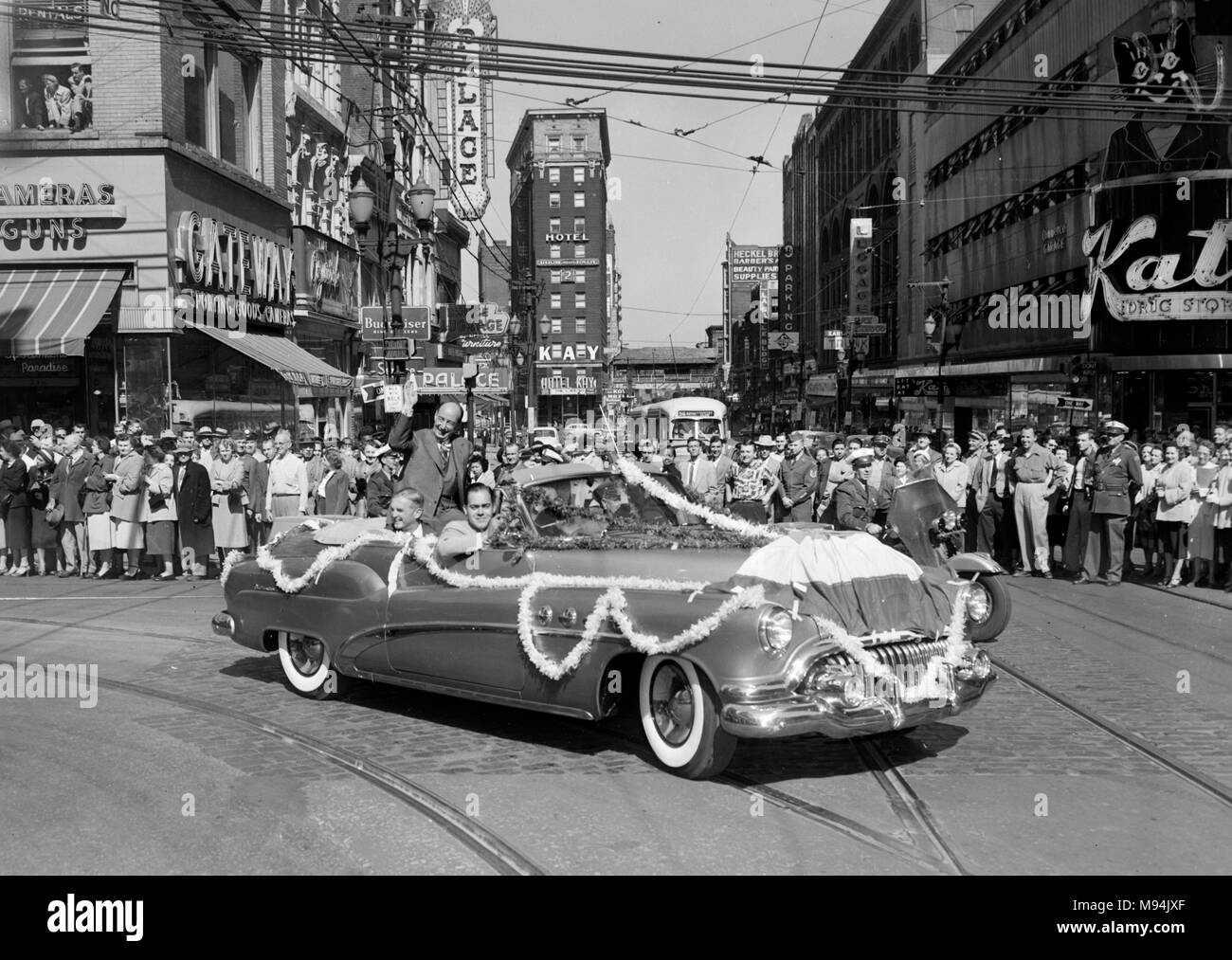 Democeratic presidential candidate Adlai Stevenson,  campaigns through downtown Kansas City, Missouri in 1952.   Kay Hotel.   The Junction. Stock Photo