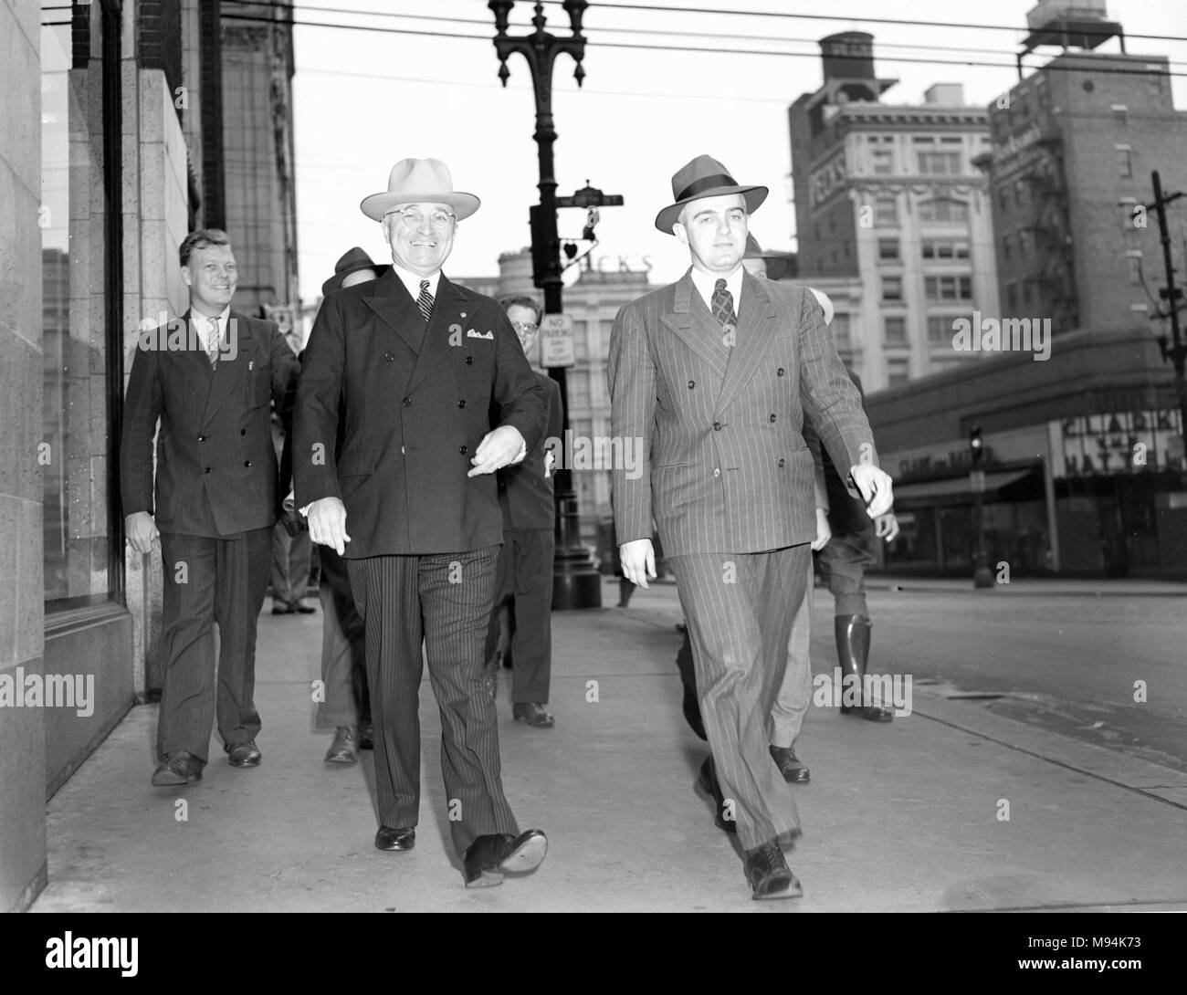 Downtown in 1940s hires stock photography and images Alamy