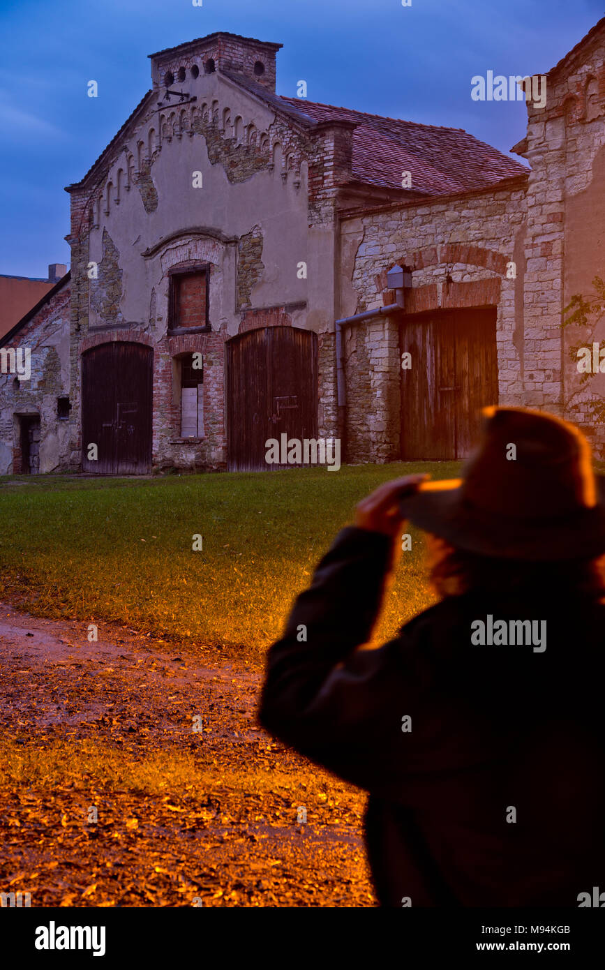 Old man wearing cowboy hat hi-res stock photography and images - Alamy