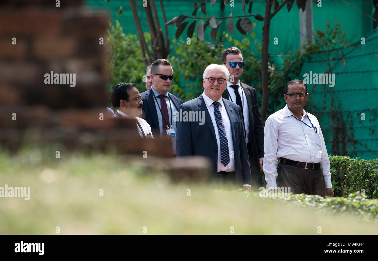 Varanasi, India. 22 March 2018,German President Frank Walter Steinmeier being led through the Archaeological Museum in Sarnath near Varanasi. President Steinmeier and his wife are visiting India for five days. Photo: Bernd von Jutrczenka/dpa Credit: dpa picture alliance/Alamy Live News Stock Photo