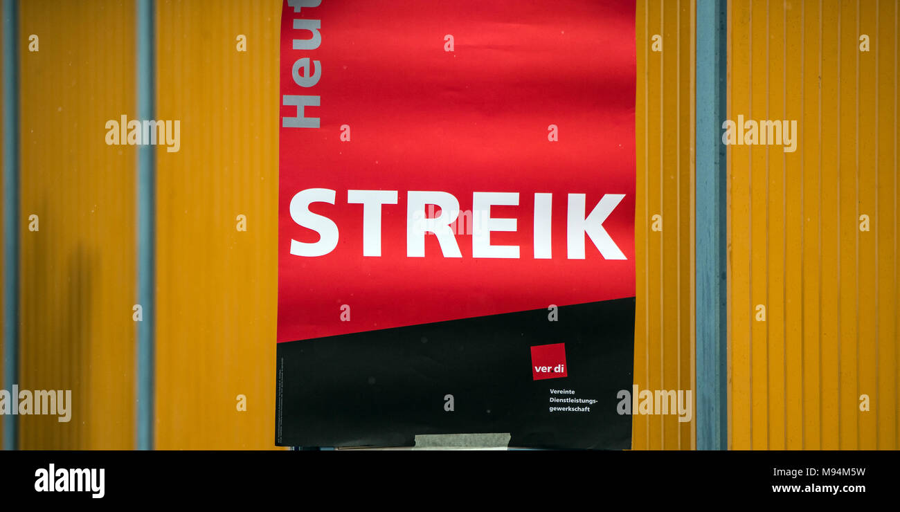 22 March 2018, Germany, Mainz: A strike sign at a bus stop. The Verdi union has called warning strikes for the busses and trams from the Mainz Transport Company (MVG). Photo: Andreas Arnold/dpa Stock Photo