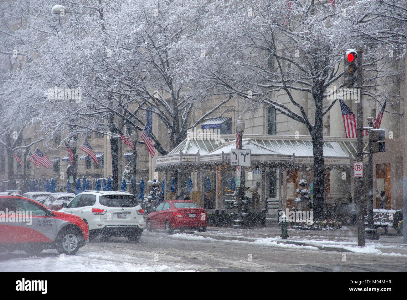 Washington, USA. 21st March, 2018. shington, DC, March 21, 2018. Cars wait to pick up passengers from the Willard Hotel on a snowy day in Washington, DC. Credit: Tim Brown/Alamy Live News Credit: Tim Brown/Alamy Live News Stock Photo