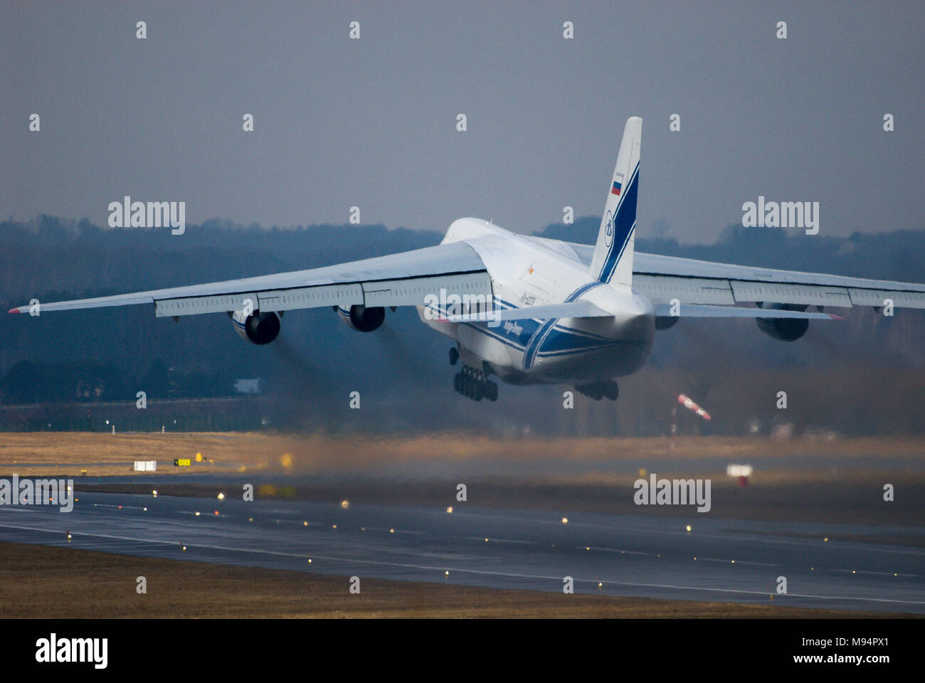 Antonov an 124 ruslan hires stock photography and images Alamy