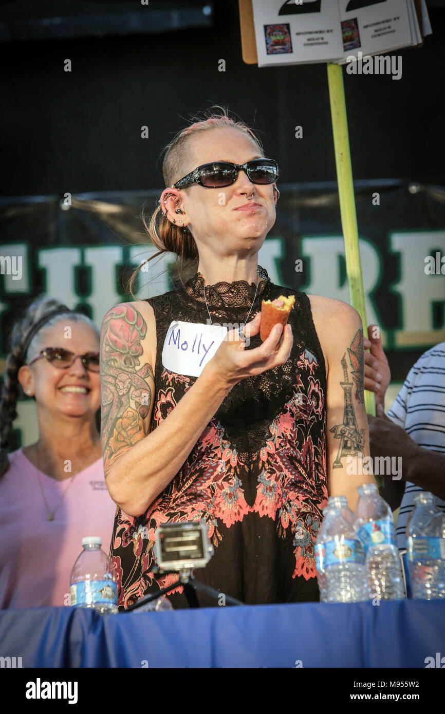 Competitive Eater Molly Schuyler at the Tulare County Fair Stock Photo