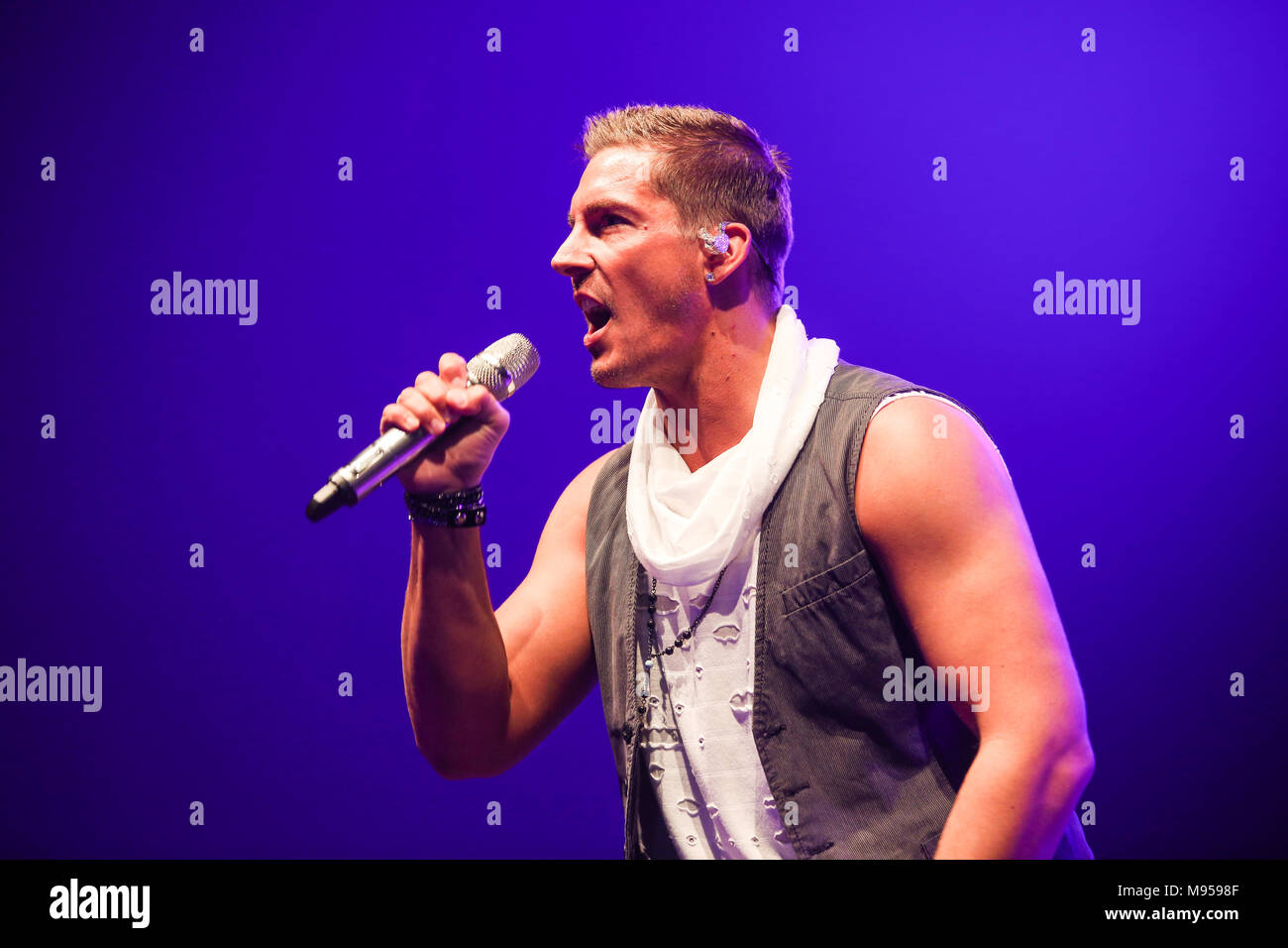 Wetzlar, Germany, 3rd Mar, 2018. Norman Langen, German schlager singer, known single 'Pures Gold', performing at party event Wetzlarer Hallengaudi 2018. Credit: Christian Lademann Stock Photo