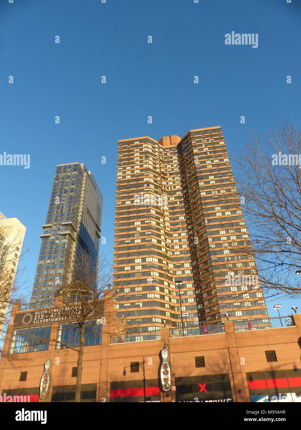 Multi unit apartment building on West 42nd Street Stock Photo Alamy