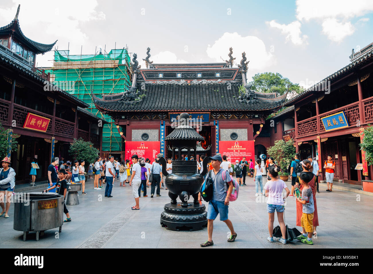 Shanghai, China - August 7, 2016 : City God Temple Chenghuang Miao ...