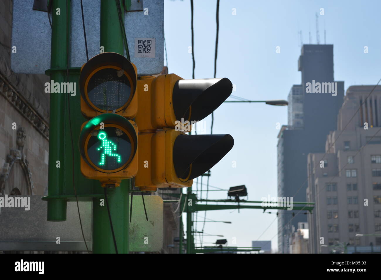 green traffic light city