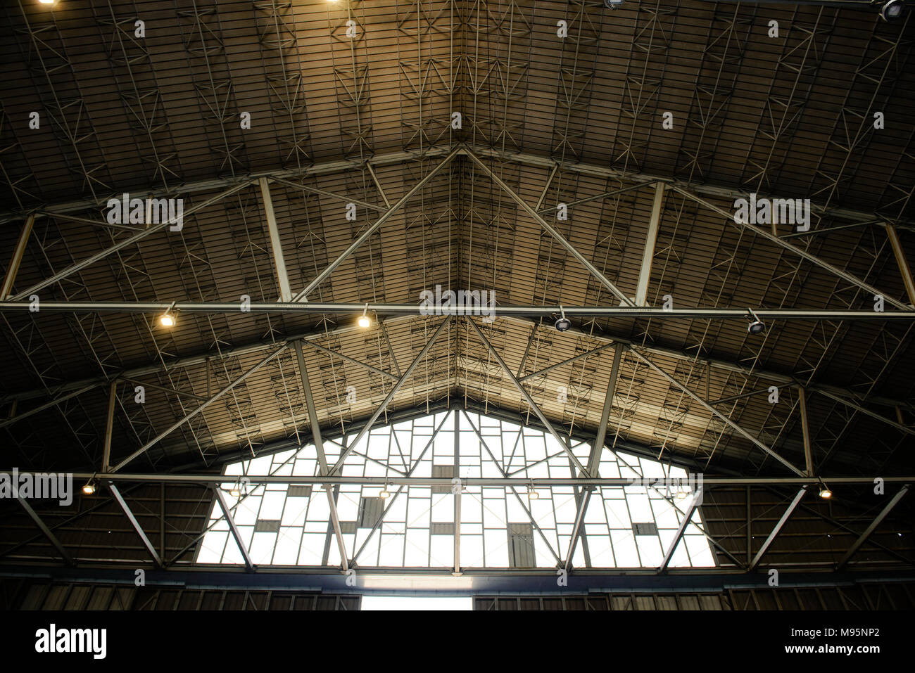 Structure of a warehouse roof Stock Photo - Alamy