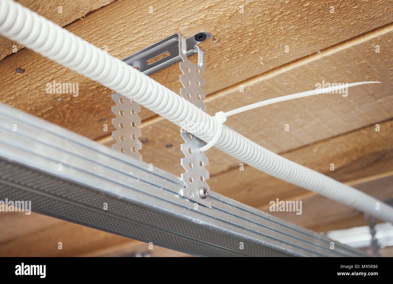 https://c8.alamy.com/comp/M95R86/electrical-wiring-is-laid-in-a-suspended-ceiling-M95R86.jpg