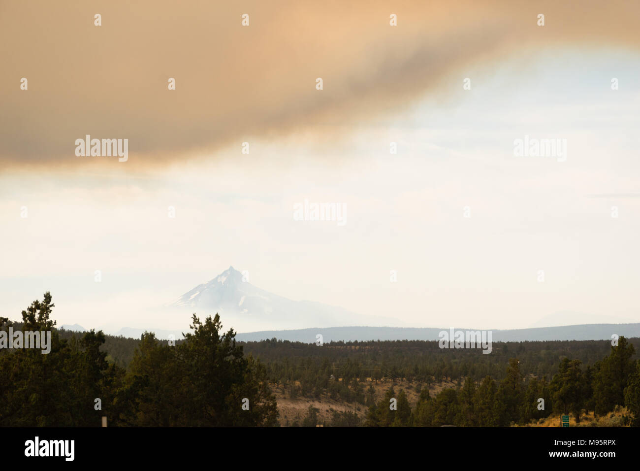 Smoke blocks out the sun and The Cascade Mountain Range Mt Jefferson Ranch land Stock Photo