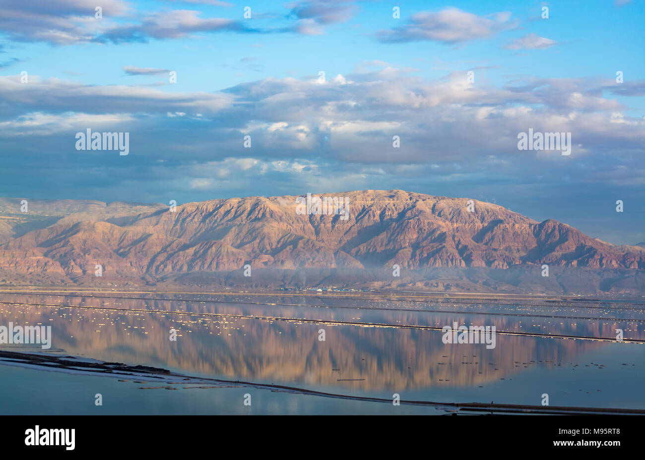 Lowest salty lake in world below sea level Dead sea, full of minerals near luxury vacation resort Ein Bokek, perfect place for medical treatments, cli Stock Photo