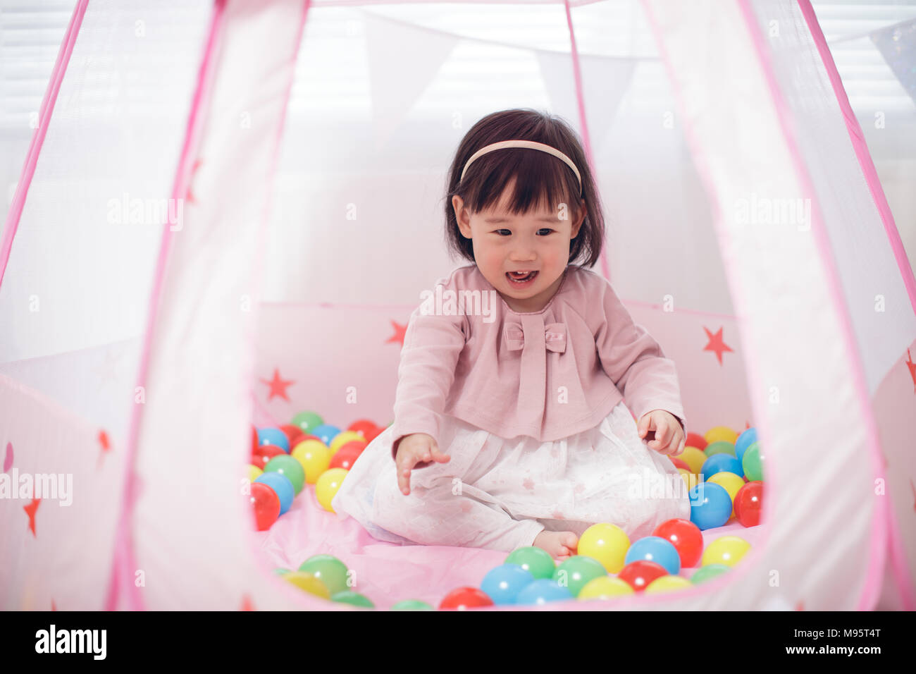 baby girl play tent