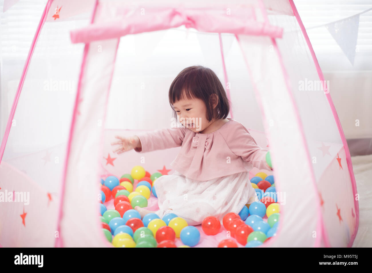 baby girl play tent