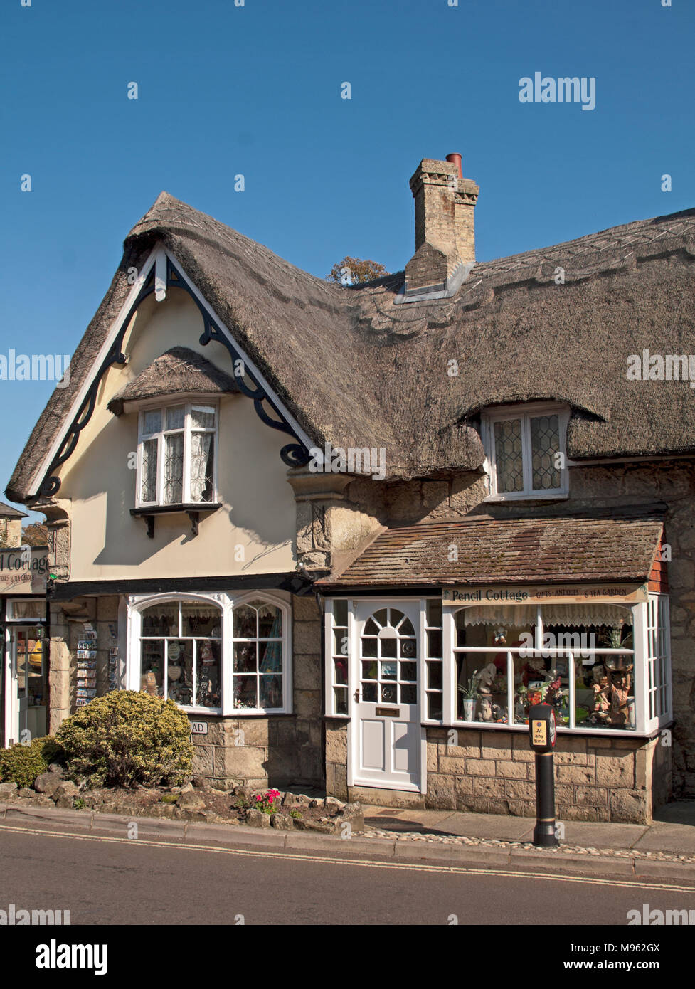Old Shanklin Thatched Pencil Cottage Tea Room And Gift Shop