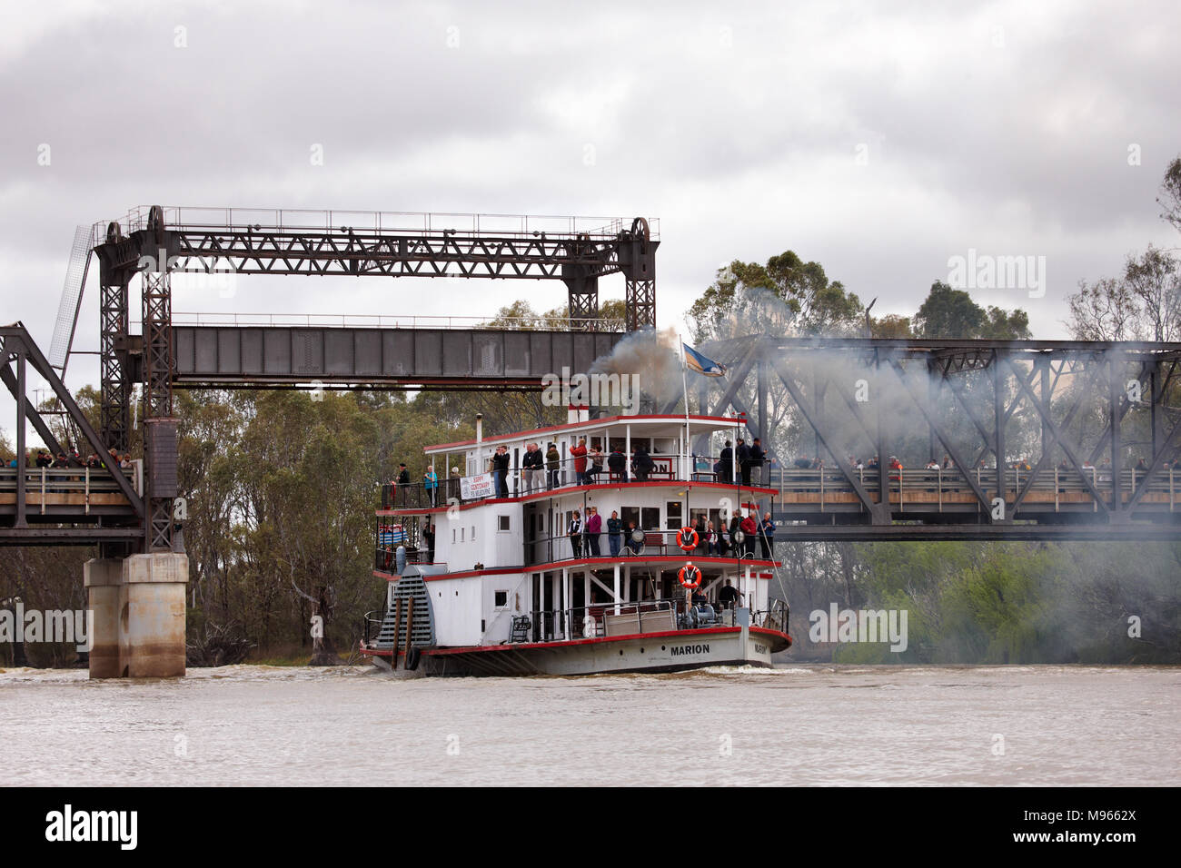 PS Marion on the Murray River near the Abbotsford Bridge at Curlwaa. The Paddle Steamer was on her way upstream to Mildura. Stock Photo